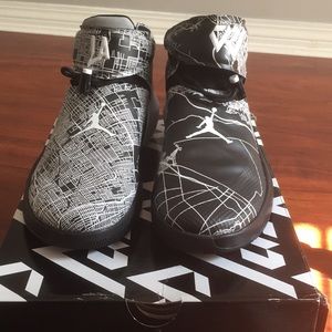 Men’s basketball sneakers